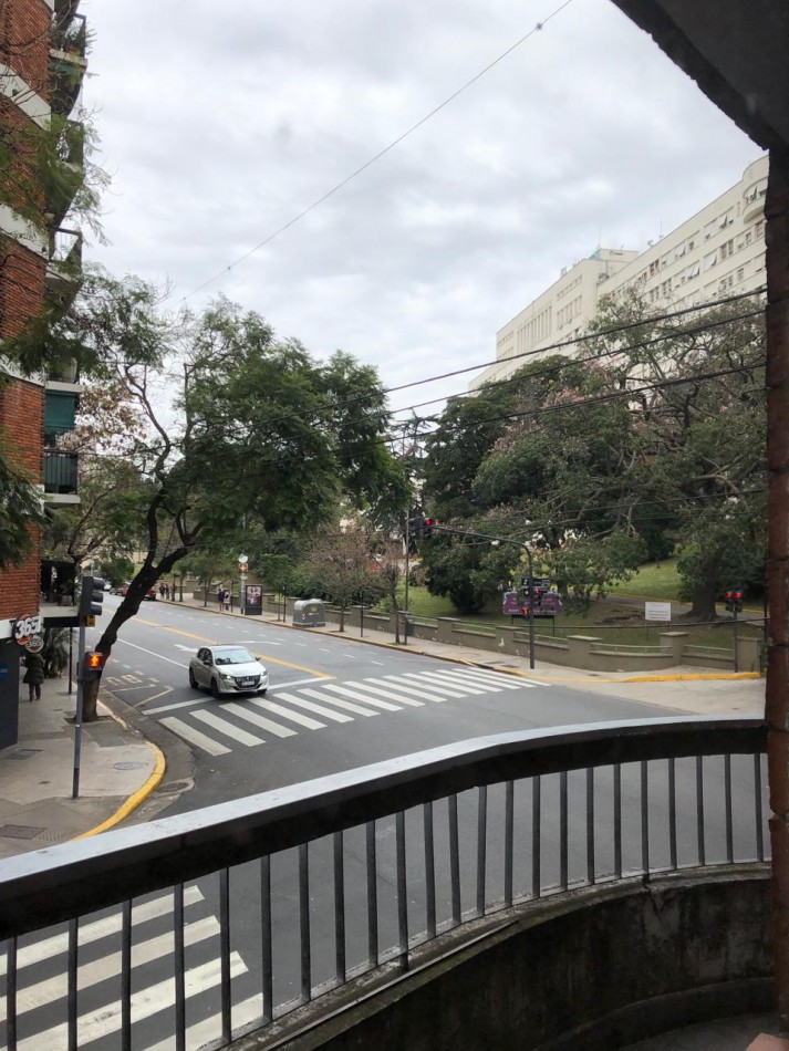 3 Ambientes con Gran Balcon y Cochera, en Zona "Las Cañitas"